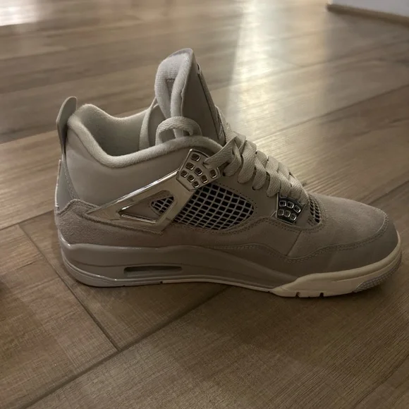 Gray Air Jordan 4 Sneakers ‘frozen moments’
